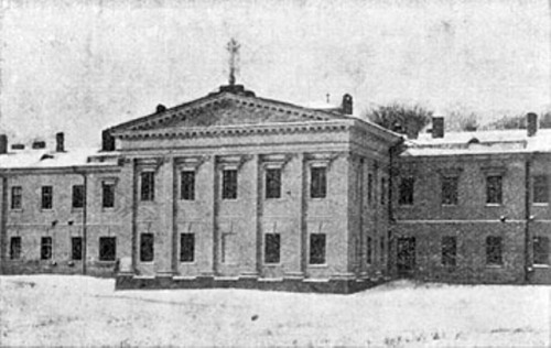 Портик Госпиталя в начале 20-го века (виден не сохранившийся ажурный крест госпитальной церкви)